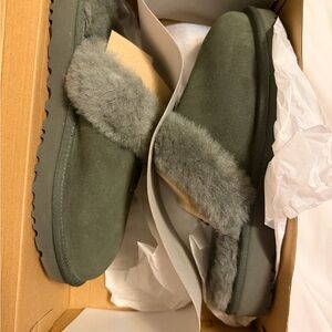 UGGS Women's Cozy Slip-On Shearling Lined Mule - Gray NEW